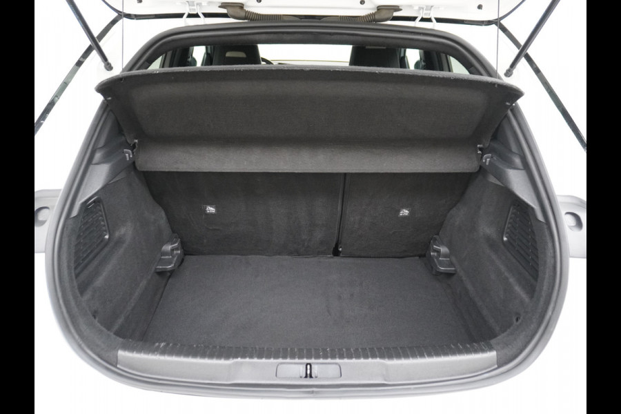 Opel Mokka 1.2T 131PK Apple Carplay Android Auto Adaptieve Cruise Control Navi Ecc 360°Camera Stoelverwarming Ultimate Stuurverwarming Lmv 18" Bi-Tone Lak Regen-Lichtsensor Led-Matrix 100% Dealeronderhouden Origineel Nederlandse Auto 1e Eigenaar