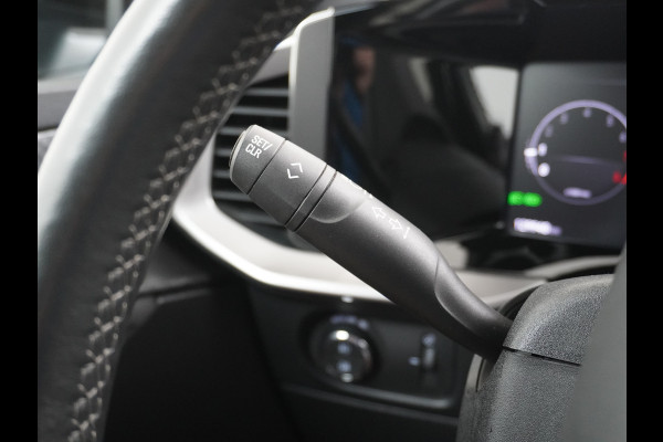 Opel Mokka 1.2T 131PK Apple Carplay Android Auto Adaptieve Cruise Control Navi Ecc 360°Camera Stoelverwarming Ultimate Stuurverwarming Lmv 18" Bi-Tone Lak Regen-Lichtsensor Led-Matrix 100% Dealeronderhouden Origineel Nederlandse Auto 1e Eigenaar