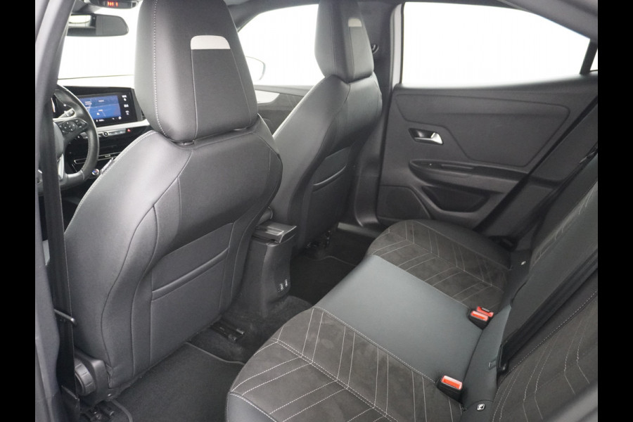 Opel Mokka 1.2T 131PK Apple Carplay Android Auto Adaptieve Cruise Control Navi Ecc 360°Camera Stoelverwarming Ultimate Stuurverwarming Lmv 18" Bi-Tone Lak Regen-Lichtsensor Led-Matrix 100% Dealeronderhouden Origineel Nederlandse Auto 1e Eigenaar