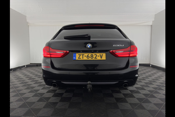 BMW 5 Serie Touring 530d Sportline High Executive Aut. *PANO | LUXURY-LEATHER | FULL-LED | MEMORY-PACK | TOP-VIEW | HEATED-COMFORTSEATS | NAVI-FULLMAP | PRIVACY-GLASS | AMBIENT-LIGHT | ECC | CARPLAY | PDC | TOWBAR | SHIFT-PADDLES | 20"ALU*