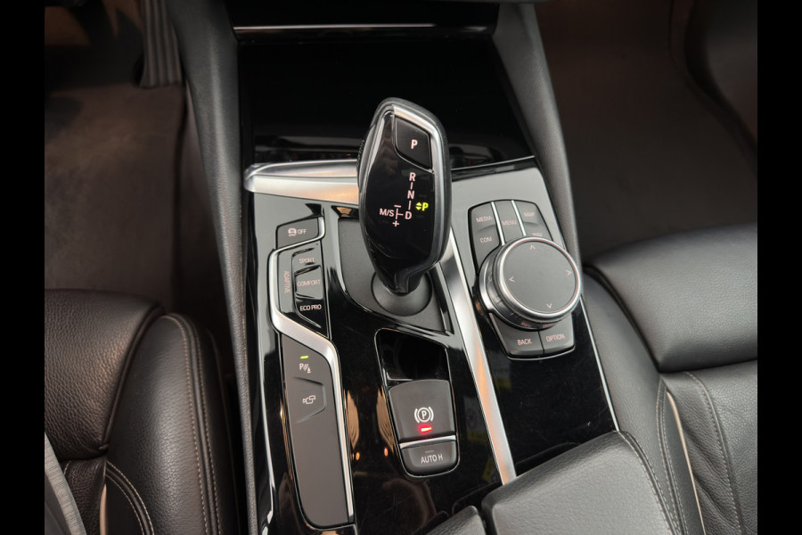 BMW 5 Serie Touring 530d Sportline High Executive Aut. *PANO | LUXURY-LEATHER | FULL-LED | MEMORY-PACK | TOP-VIEW | HEATED-COMFORTSEATS | NAVI-FULLMAP | PRIVACY-GLASS | AMBIENT-LIGHT | ECC | CARPLAY | PDC | TOWBAR | SHIFT-PADDLES | 20"ALU*