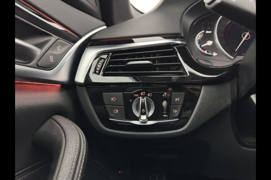 BMW 5 Serie Touring 530d Sportline High Executive Aut. *PANO | LUXURY-LEATHER | FULL-LED | MEMORY-PACK | TOP-VIEW | HEATED-COMFORTSEATS | NAVI-FULLMAP | PRIVACY-GLASS | AMBIENT-LIGHT | ECC | CARPLAY | PDC | TOWBAR | SHIFT-PADDLES | 20"ALU*