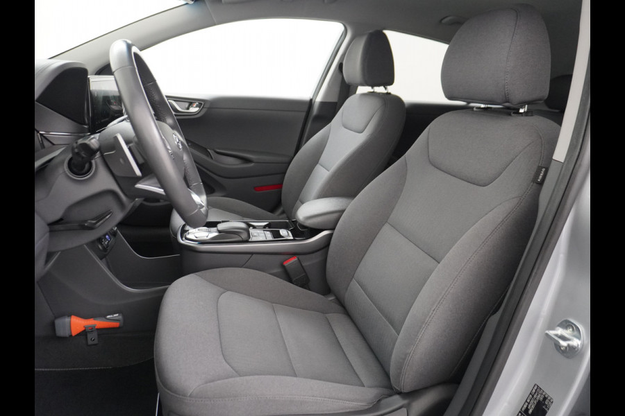 Hyundai IONIQ Comfort EV 38kWh Apple Carplay Android Auto Adaptieve Cruise Control Navi Ecc Camera Pdc DAB Stoelverwarming Led Lmv Infinity® Sound 1e Eigenaar