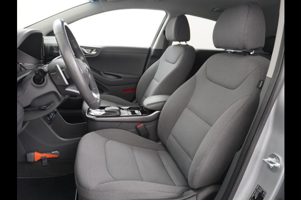 Hyundai IONIQ Comfort EV 38kWh Apple Carplay Android Auto Adaptieve Cruise Control Navi Ecc Camera Pdc DAB Stoelverwarming Led Lmv Infinity® Sound 1e Eigenaar