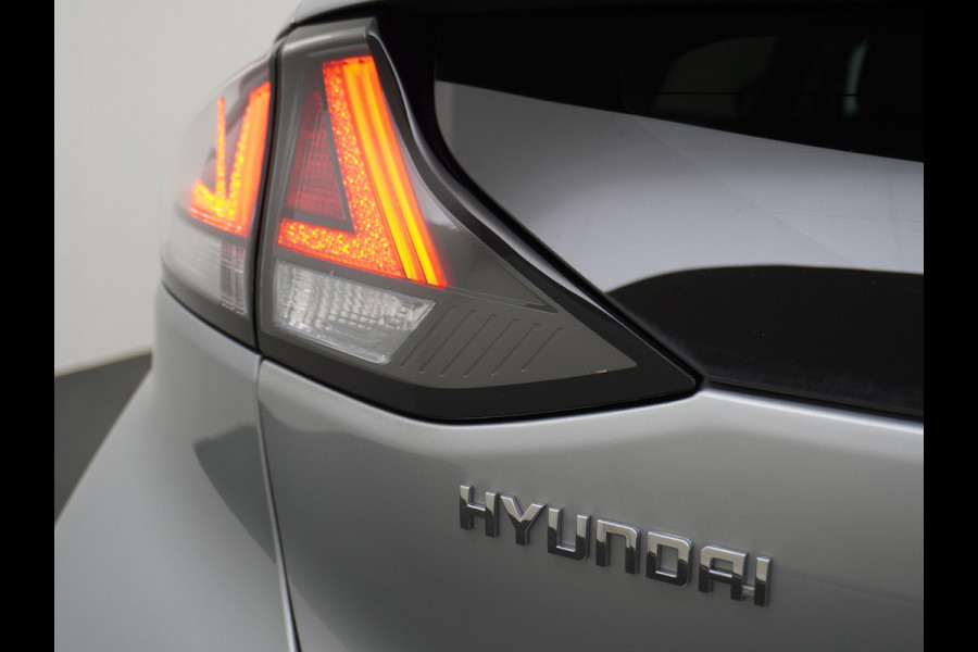 Hyundai IONIQ Comfort EV 38kWh Apple Carplay Android Auto Adaptieve Cruise Control Navi Ecc Camera Pdc DAB Stoelverwarming Led Lmv Infinity® Sound 1e Eigenaar