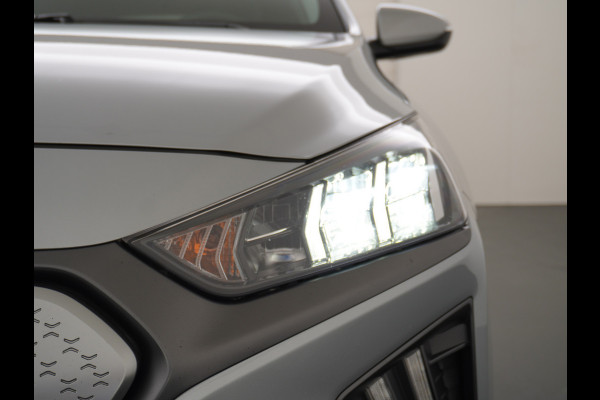 Hyundai IONIQ Comfort EV 38kWh Apple Carplay Android Auto Adaptieve Cruise Control Navi Ecc Camera Pdc DAB Stoelverwarming Led Lmv Infinity® Sound 1e Eigenaar