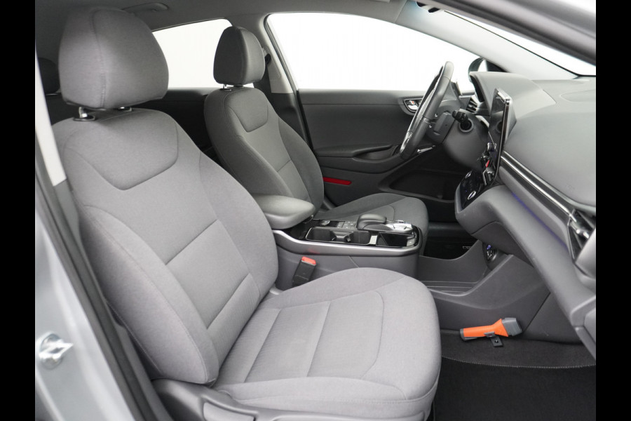 Hyundai IONIQ Comfort EV 38kWh Apple Carplay Android Auto Adaptieve Cruise Control Navi Ecc Camera Pdc DAB Stoelverwarming Led Lmv Infinity® Sound 1e Eigenaar