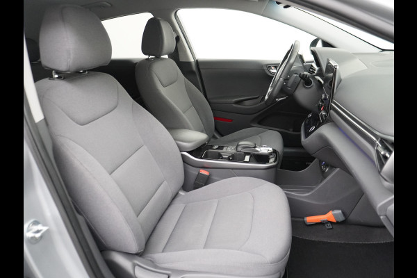 Hyundai IONIQ Comfort EV 38kWh Apple Carplay Android Auto Adaptieve Cruise Control Navi Ecc Camera Pdc DAB Stoelverwarming Led Lmv Infinity® Sound 1e Eigenaar