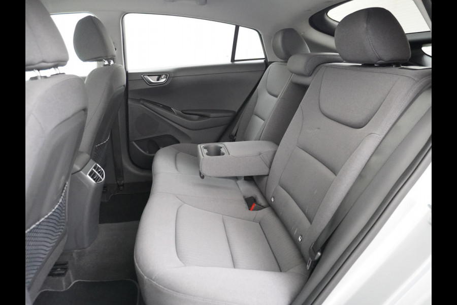 Hyundai IONIQ Comfort EV 38kWh Apple Carplay Android Auto Adaptieve Cruise Control Navi Ecc Camera Pdc DAB Stoelverwarming Led Lmv Infinity® Sound 1e Eigenaar