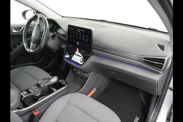 Hyundai IONIQ Comfort EV 38kWh Apple Carplay Android Auto Adaptieve Cruise Control Navi Ecc Camera Pdc DAB Stoelverwarming Led Lmv Infinity® Sound 1e Eigenaar