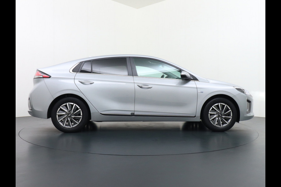 Hyundai IONIQ Comfort EV 38kWh Apple Carplay Android Auto Adaptieve Cruise Control Navi Ecc Camera Pdc DAB Stoelverwarming Led Lmv Infinity® Sound 1e Eigenaar