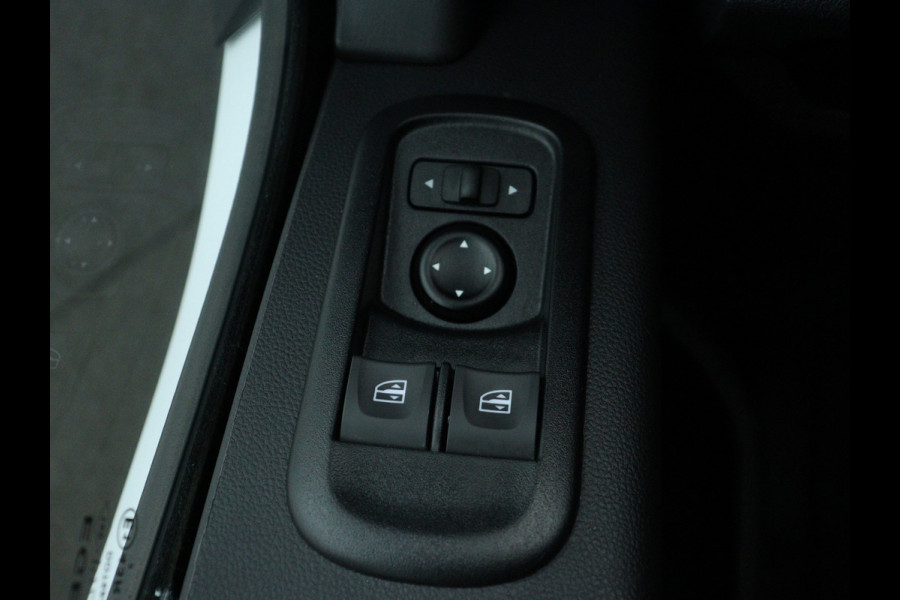 Renault Master T33 2.3 dCi 135PK L2H2 Comfort / NAVIGATIE / CRUISE CONTROL / PARKEERSENSOREN