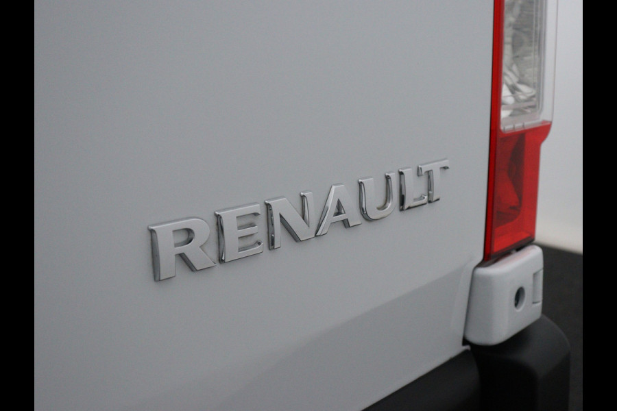 Renault Master T33 2.3 dCi 135PK L2H2 Comfort / NAVIGATIE / CRUISE CONTROL / PARKEERSENSOREN