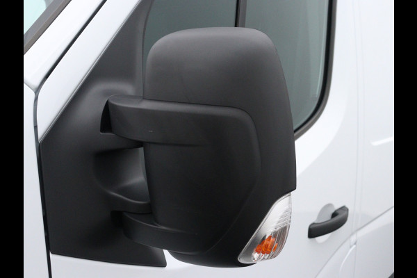 Renault Master T33 2.3 dCi 135PK L2H2 Comfort / NAVIGATIE / CRUISE CONTROL / PARKEERSENSOREN