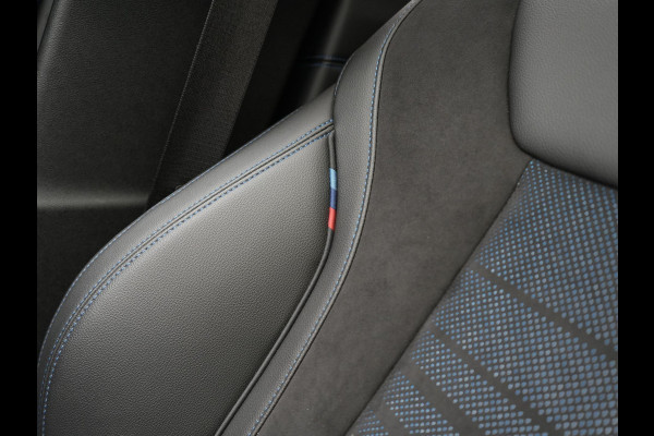 BMW 3 Serie Touring 330e M Sport Plug in Hybrid 293pk Dealer O.H PHEV | Panodak | Adaptive Onderstel | Laser LED | Alcantara Sportstoelen Memory | Head Up | Camera | 19"L.M | Keyless | Apple Carplay | Navigatie | Virtual | DAB |