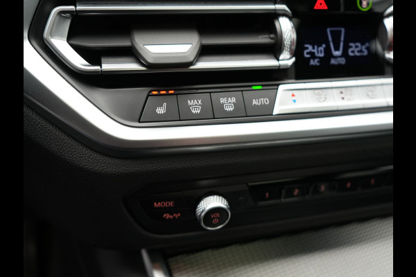 BMW 3 Serie Touring 330e M Sport Plug in Hybrid 293pk Dealer O.H PHEV | Panodak | Adaptive Onderstel | Laser LED | Alcantara Sportstoelen Memory | Head Up | Camera | 19"L.M | Keyless | Apple Carplay | Navigatie | Virtual | DAB |