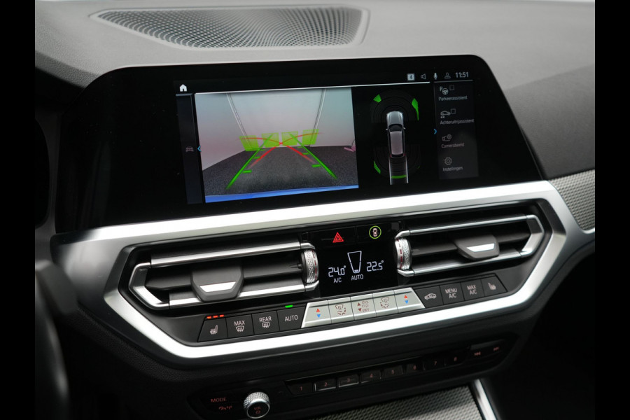 BMW 3 Serie Touring 330e M Sport Plug in Hybrid 293pk Dealer O.H PHEV | Panodak | Adaptive Onderstel | Laser LED | Alcantara Sportstoelen Memory | Head Up | Camera | 19"L.M | Keyless | Apple Carplay | Navigatie | Virtual | DAB |