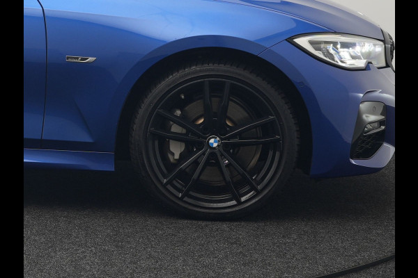 BMW 3 Serie Touring 330e M Sport Plug in Hybrid 293pk Dealer O.H PHEV | Panodak | Adaptive Onderstel | Laser LED | Alcantara Sportstoelen Memory | Head Up | Camera | 19"L.M | Keyless | Apple Carplay | Navigatie | Virtual | DAB |