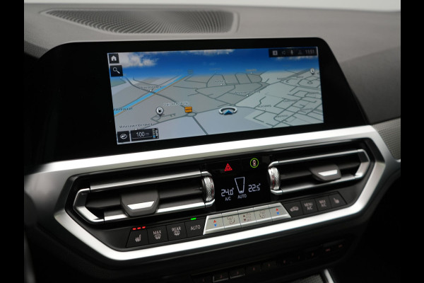 BMW 3 Serie Touring 330e M Sport Plug in Hybrid 293pk Dealer O.H PHEV | Panodak | Adaptive Onderstel | Laser LED | Alcantara Sportstoelen Memory | Head Up | Camera | 19"L.M | Keyless | Apple Carplay | Navigatie | Virtual | DAB |