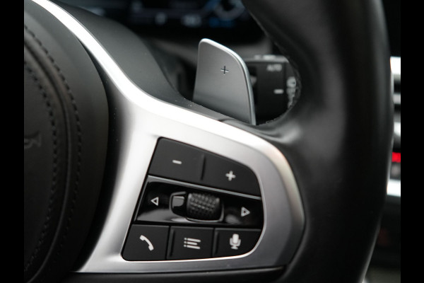 BMW 3 Serie Touring 330e M Sport Plug in Hybrid 293pk Dealer O.H PHEV | Panodak | Adaptive Onderstel | Laser LED | Alcantara Sportstoelen Memory | Head Up | Camera | 19"L.M | Keyless | Apple Carplay | Navigatie | Virtual | DAB |