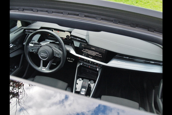 Audi A3 Sportback 35 TFSI S edition | 2X S-Line | Schuifdak | 19 Inch | Black Optic | NL-Auto |