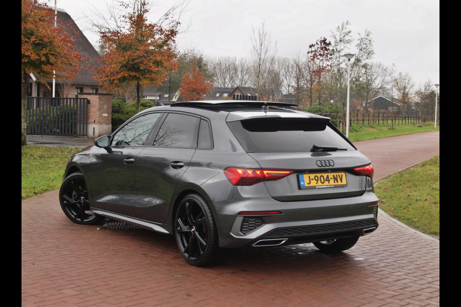Audi A3 Sportback 35 TFSI S edition | 2X S-Line | Schuifdak | 19 Inch | Black Optic | NL-Auto |