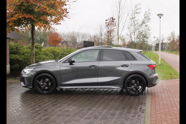 Audi A3 Sportback 35 TFSI S edition | 2X S-Line | Schuifdak | 19 Inch | Black Optic | NL-Auto |