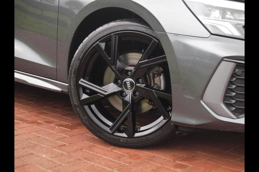 Audi A3 Sportback 35 TFSI S edition | 2X S-Line | Schuifdak | 19 Inch | Black Optic | NL-Auto |