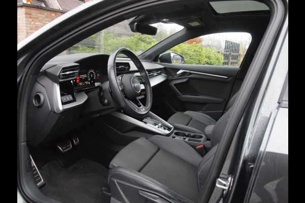 Audi A3 Sportback 35 TFSI S edition | 2X S-Line | Schuifdak | 19 Inch | Black Optic | NL-Auto |