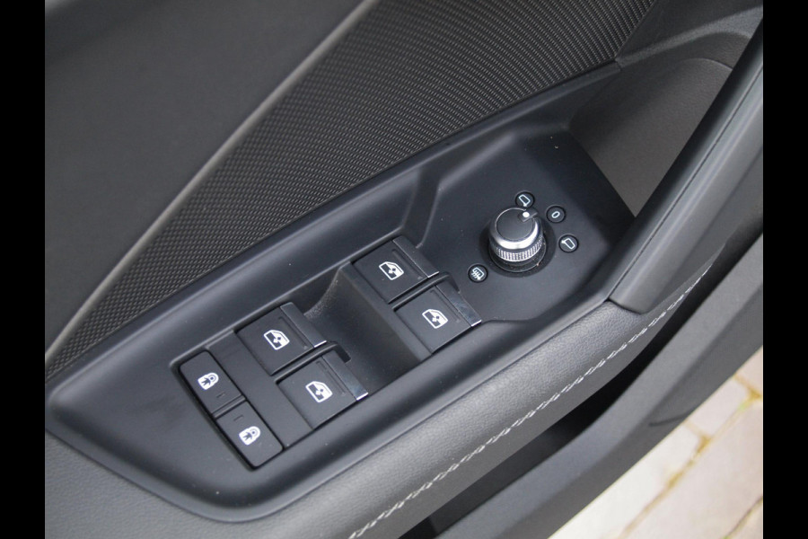Audi A3 Sportback 35 TFSI S edition | 2X S-Line | Schuifdak | 19 Inch | Black Optic | NL-Auto |