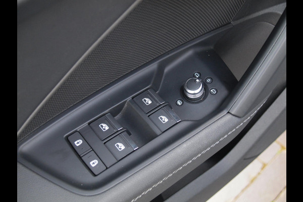 Audi A3 Sportback 35 TFSI S edition | 2X S-Line | Schuifdak | 19 Inch | Black Optic | NL-Auto |