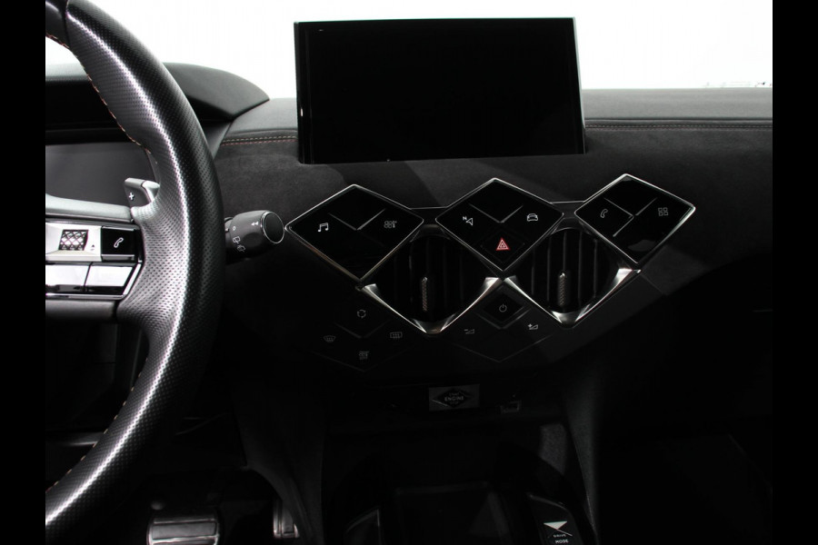 DS DS 3 Crossback 1.2 PureTech 130 PK Automaat Performance Line | Climate Control | Parkeer sensoren Achter | Lichtmetalen velgen