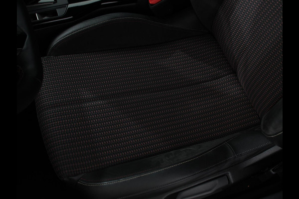 DS DS 3 Crossback 1.2 PureTech 130 PK Automaat Performance Line | Climate Control | Parkeer sensoren Achter | Lichtmetalen velgen