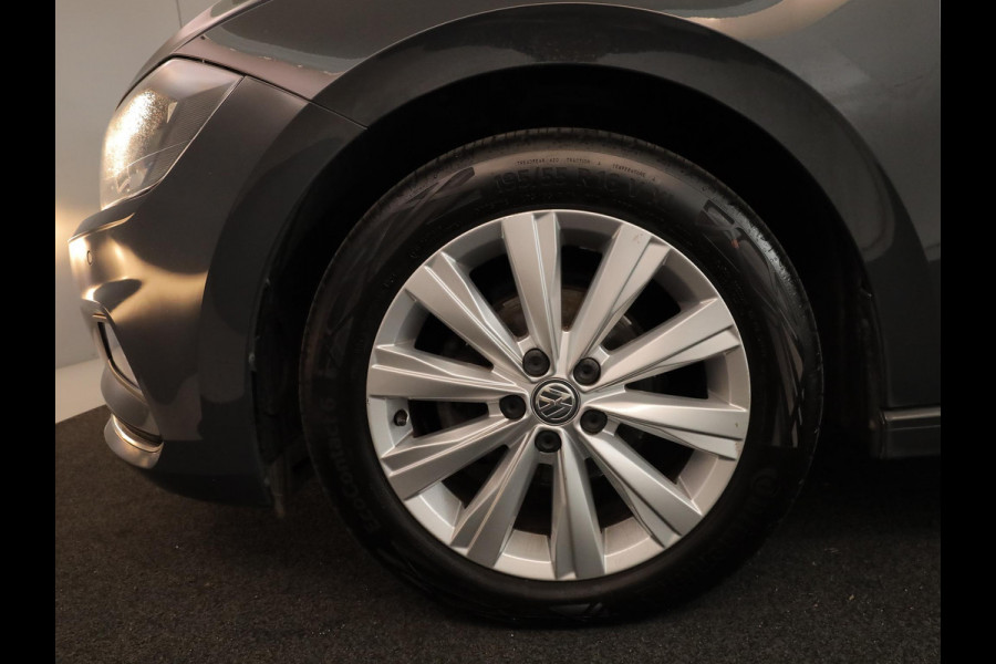 Volkswagen Polo 1.0 TSI Highline 95 pk Automaat (DSG) | Navigatie via App | Parkeersensoren | Achteruitrijcamera | Adaptieve cruise control | Voll. digitaal instrumentenpaneel |