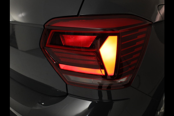 Volkswagen Polo 1.0 TSI Highline 95 pk Automaat (DSG) | Navigatie via App | Parkeersensoren | Achteruitrijcamera | Adaptieve cruise control | Voll. digitaal instrumentenpaneel |