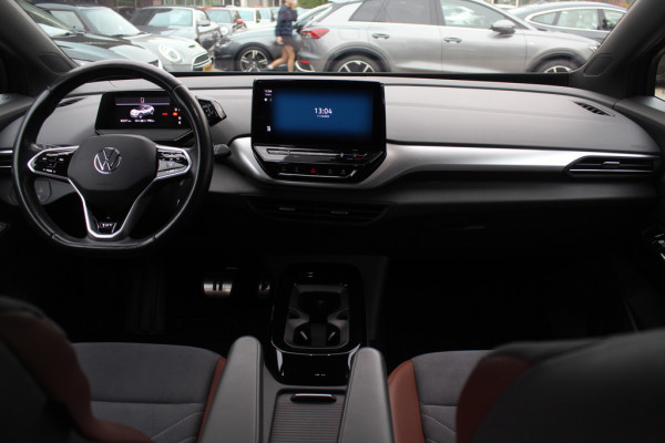 Volkswagen ID.4 First 77 kWh / SoH 92.8% / Camera / Apple CarPlay / DAB / 20'' / LED / Alcantara / Stoelverwarming / ACC