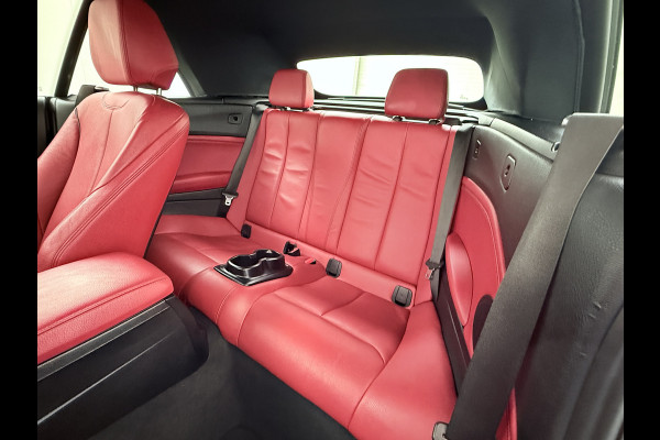 BMW 2 Serie Cabrio 218I 136pk AUT-8 Leer+Verwarmd Navi Connected-Drive Ecc Cruise Control Pdc High Executive Sport Led Bluetooth Licht-Regensensor Sportstoelen WiFi v.b 46.000 nieuw