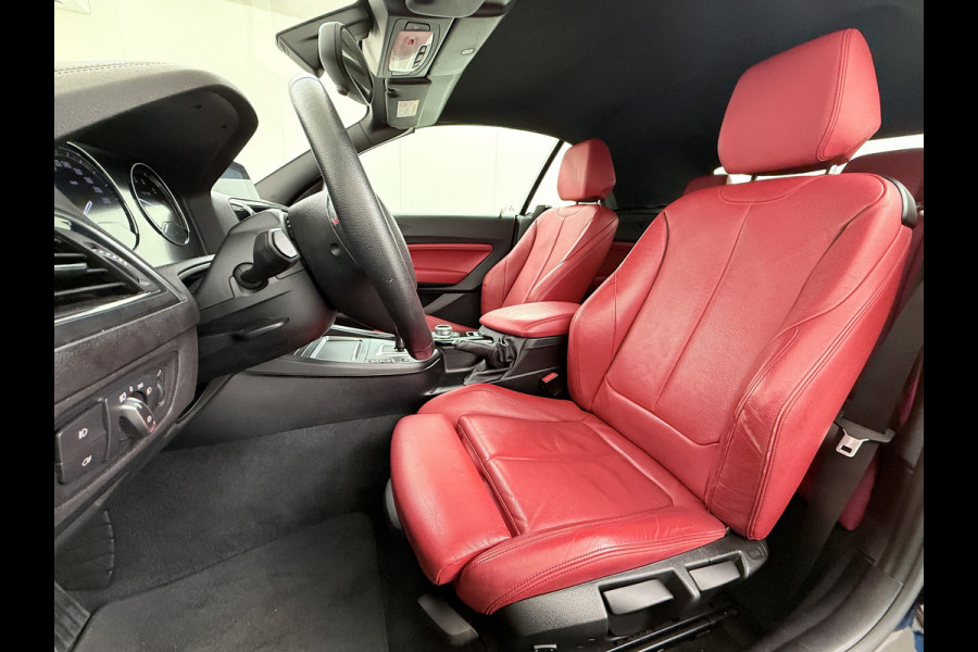 BMW 2 Serie Cabrio 218I 136pk AUT-8 Leer+Verwarmd Navi Connected-Drive Ecc Cruise Control Pdc High Executive Sport Led Bluetooth Licht-Regensensor Sportstoelen WiFi v.b 46.000 nieuw