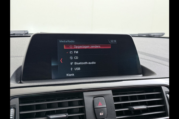 BMW 2 Serie Cabrio 218I 136pk AUT-8 Leer+Verwarmd Navi Connected-Drive Ecc Cruise Control Pdc High Executive Sport Led Bluetooth Licht-Regensensor Sportstoelen WiFi v.b 46.000 nieuw