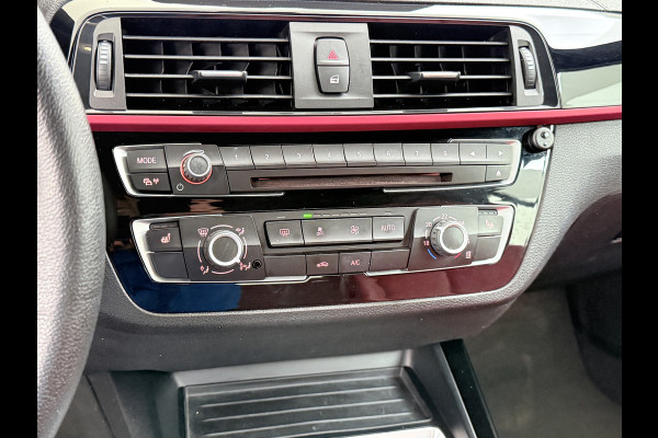 BMW 2 Serie Cabrio 218I 136pk AUT-8 Leer+Verwarmd Navi Connected-Drive Ecc Cruise Control Pdc High Executive Sport Led Bluetooth Licht-Regensensor Sportstoelen WiFi v.b 46.000 nieuw