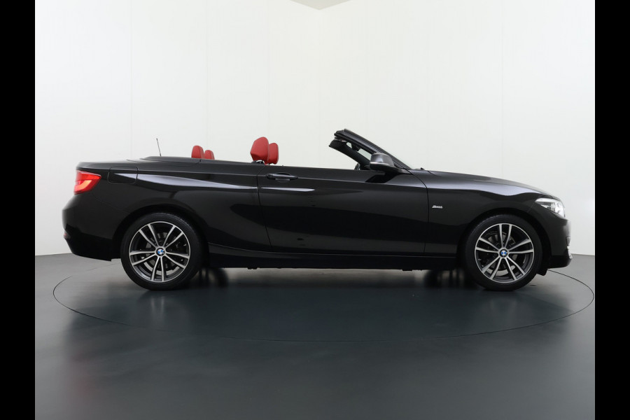 BMW 2 Serie Cabrio 218I 136pk AUT-8 Leer+Verwarmd Navi Connected-Drive Ecc Cruise Control Pdc High Executive Sport Led Bluetooth Licht-Regensensor Sportstoelen WiFi v.b 46.000 nieuw