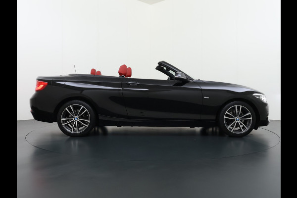 BMW 2 Serie Cabrio 218I 136pk AUT-8 Leer+Verwarmd Navi Connected-Drive Ecc Cruise Control Pdc High Executive Sport Led Bluetooth Licht-Regensensor Sportstoelen WiFi v.b 46.000 nieuw