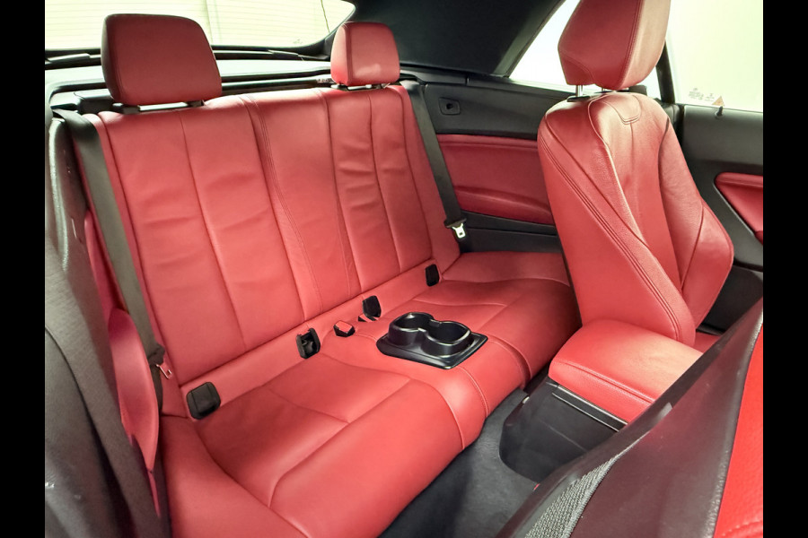 BMW 2 Serie Cabrio 218I 136pk AUT-8 Leer+Verwarmd Navi Connected-Drive Ecc Cruise Control Pdc High Executive Sport Led Bluetooth Licht-Regensensor Sportstoelen WiFi v.b 46.000 nieuw
