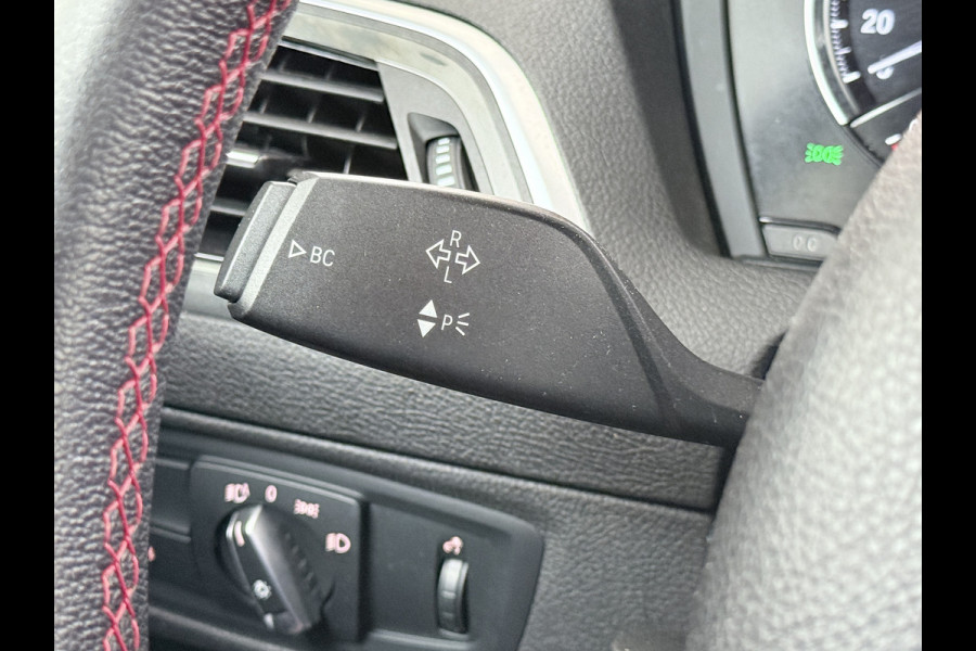 BMW 2 Serie Cabrio 218I 136pk AUT-8 Leer+Verwarmd Navi Connected-Drive Ecc Cruise Control Pdc High Executive Sport Led Bluetooth Licht-Regensensor Sportstoelen WiFi v.b 46.000 nieuw