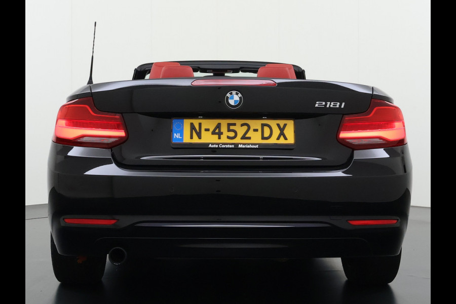 BMW 2 Serie Cabrio 218I 136pk AUT-8 Leer+Verwarmd Navi Connected-Drive Ecc Cruise Control Pdc High Executive Sport Led Bluetooth Licht-Regensensor Sportstoelen WiFi v.b 46.000 nieuw