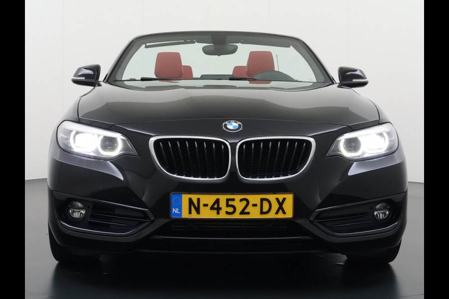 BMW 2 Serie Cabrio 218I 136pk AUT-8 Leer+Verwarmd Navi Connected-Drive Ecc Cruise Control Pdc High Executive Sport Led Bluetooth Licht-Regensensor Sportstoelen WiFi v.b 46.000 nieuw