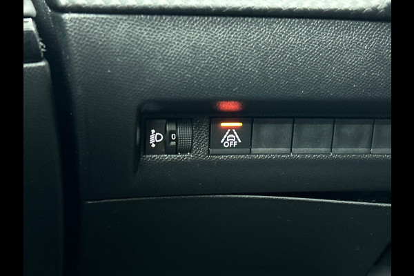 Peugeot 2008 1.2 PureTech 130pk Automaat Allure | Navigatie | Climate Control | Cruise Control | PDC V+A | Camera | Full LED | 17" LM Velgen | Stoelverwarming