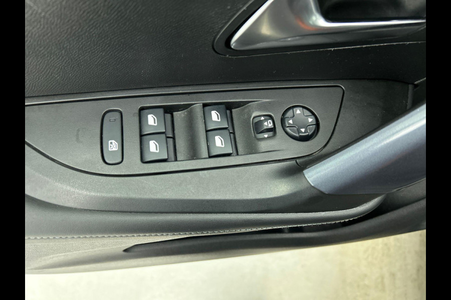 Peugeot 2008 1.2 PureTech 130pk Automaat Allure | Navigatie | Climate Control | Cruise Control | PDC V+A | Camera | Full LED | 17" LM Velgen | Stoelverwarming
