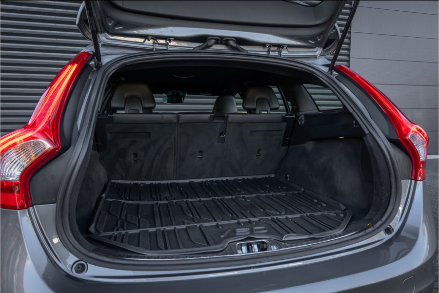 Volvo V60 T3 Polar+ Dynamic Xenon- stoelverwarming