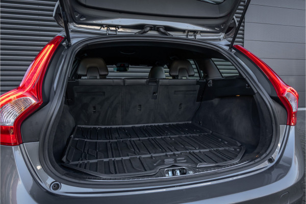 Volvo V60 T3 Polar+ Dynamic Xenon- stoelverwarming